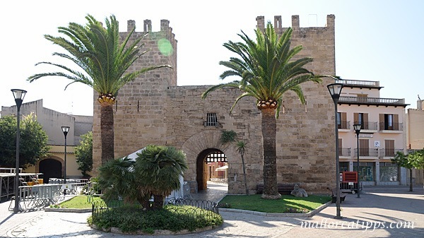 Historisches Stadttor “Porta del Moll” in Alcúdia Historisches Stadttor “Porta del Moll” in Alcúdia