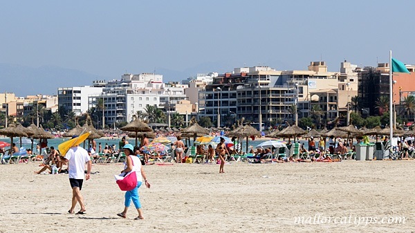 Der Strand von El Arenal – Ideal für Sonnenanbeter und Surfer